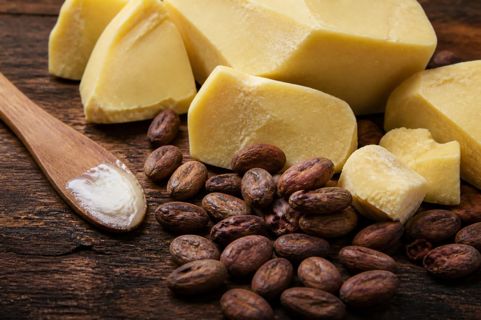 Unt de cacao pe piele: Theobroma, film gras, nu medicament de vergeturi